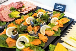 Buffet déjeuner gratuit tous les jours