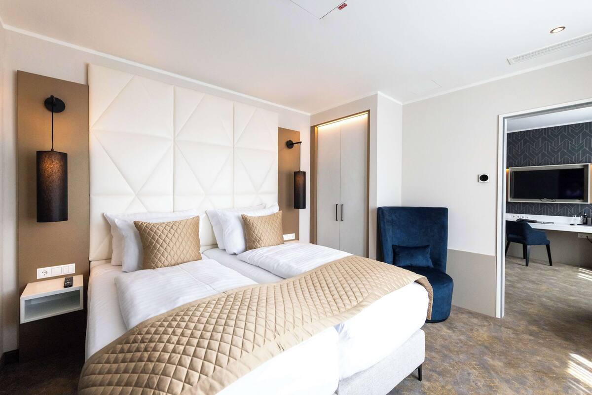 标准房, 1 张双 人床, 城市景观 (Converts to 2 Twin Beds) | 埃及棉床单、高档床上用品、羽绒被、记忆海绵床垫