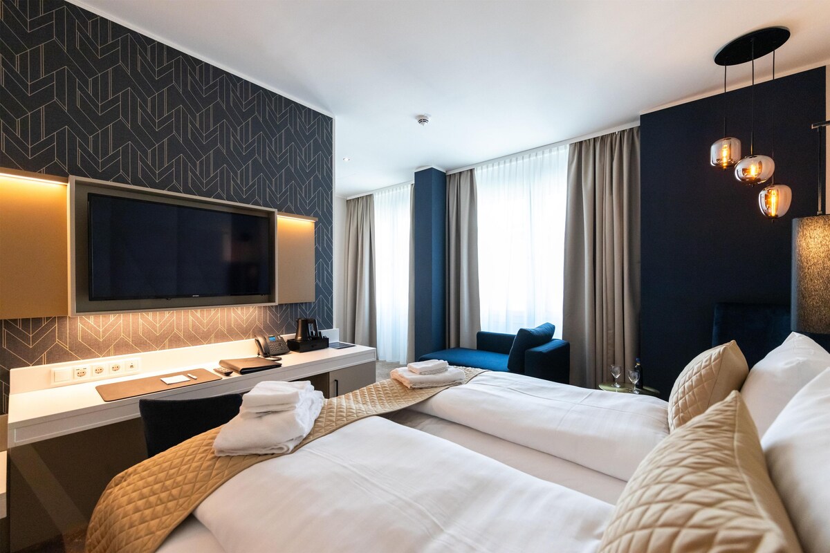 スタンダード ルーム ダブルベッド 1 台 シティビュー (Converts to 2 Twin Beds;Larger Room) | エジプト綿のシーツ、高級寝具、羽毛の掛け布団、低反発ベッド