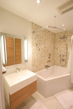 Towels, soap, shampoo, toilet paper - Lux Pool and Spa  (Fort Lauderdale)