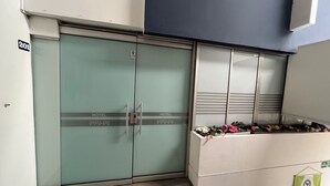 A hotel entrance with frosted glass doors labeled "HOTEL SANTA ANA PLAZA".