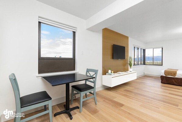 Panoramic Studio | Makan dalam bilik