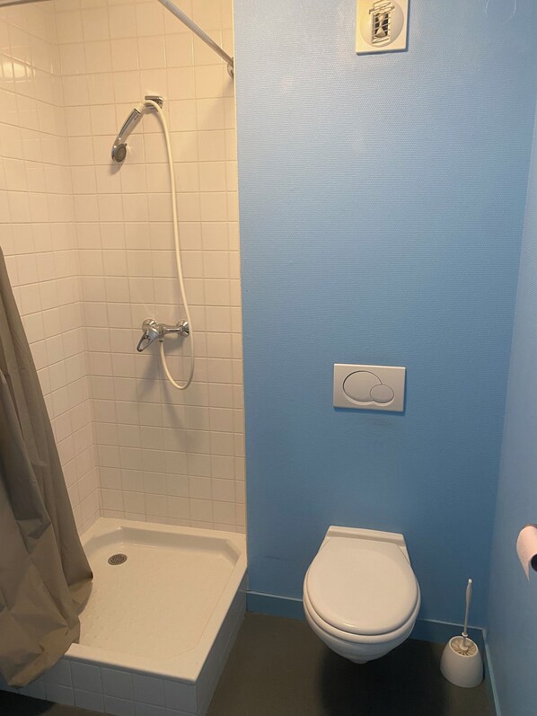 Dusche, Handtücher, Toilettenpapier