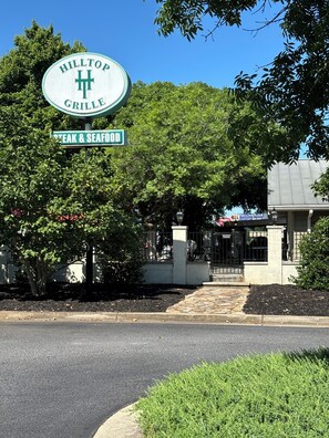 Exterior detail - SPACIOUS Renovated 1 Level; 1BR/1BA; Close to Athens, UGA, restaurants, shopping (Athens)