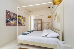 3 bedrooms, free WiFi, bed sheets - Villa MENTA IV with pool (Linardići)