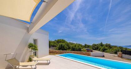 Villa MENTA IV with pool