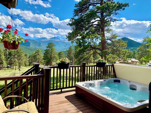 Best Views-Coaster Passes-Next to RMNP-Pool-Hot Tub-Fireplace-King Bed-A/C-BBQ