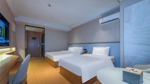 A modern hotel room with two single beds, a desk, a chair, and a large window. - Four Seasons Qingteng Hotel (Ningbo Passenger Transport Center Airport) (Ningbo)