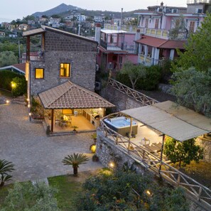 別墅, 吸煙房 | 2 間睡房、書桌