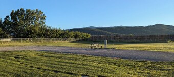Single R.V. Pad with full hook ups. Located minutes from Flathead Lake!