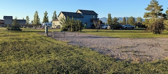 Single R.V. Pad with full hook ups. Located minutes from Flathead Lake!