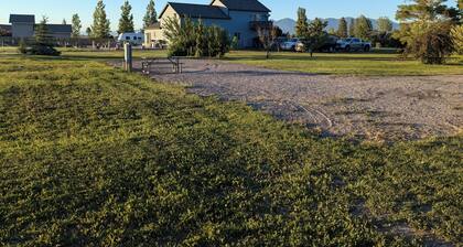 Single R.V. Pad with full hook ups. Located minutes from Flathead Lake!