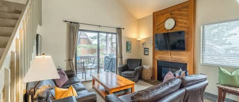 Smart TV, fireplace