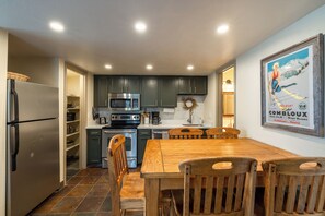 Fridge, microwave, oven, stovetop - Lofted 2+Bdrm, Amenities Galore! (Park City)