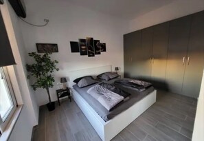 2 bedrooms, iron/ironing board, free WiFi