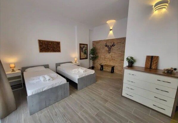 2 bedrooms, iron/ironing board, free WiFi