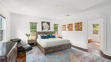 6 habitaciones, escritorio, tabla de planchar con plancha y wifi