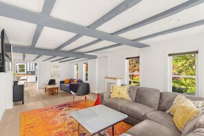 Smart TV, fireplace