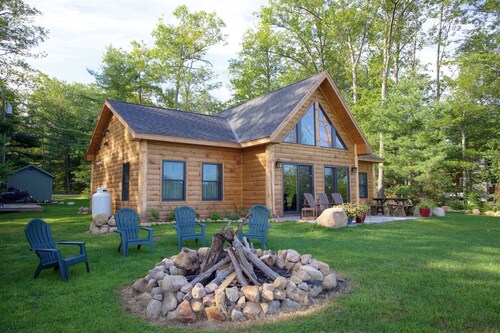 Moons and Loons Cabin | 3 Bed, 1.5 Bath