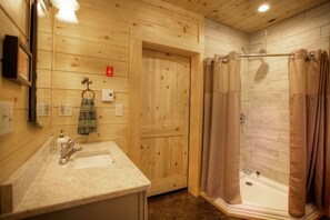 Towels - Moons and Loons Cabin | 3 Bed, 1.5 Bath (Au Sable Forks)