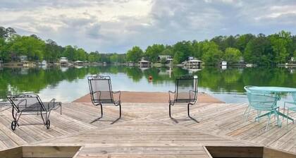 Lake Martin Boathouse great for couples: steps to the dock. Paddleboat included.