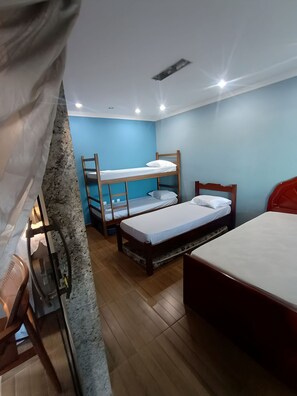 Triple Room | Free WiFi, bed sheets