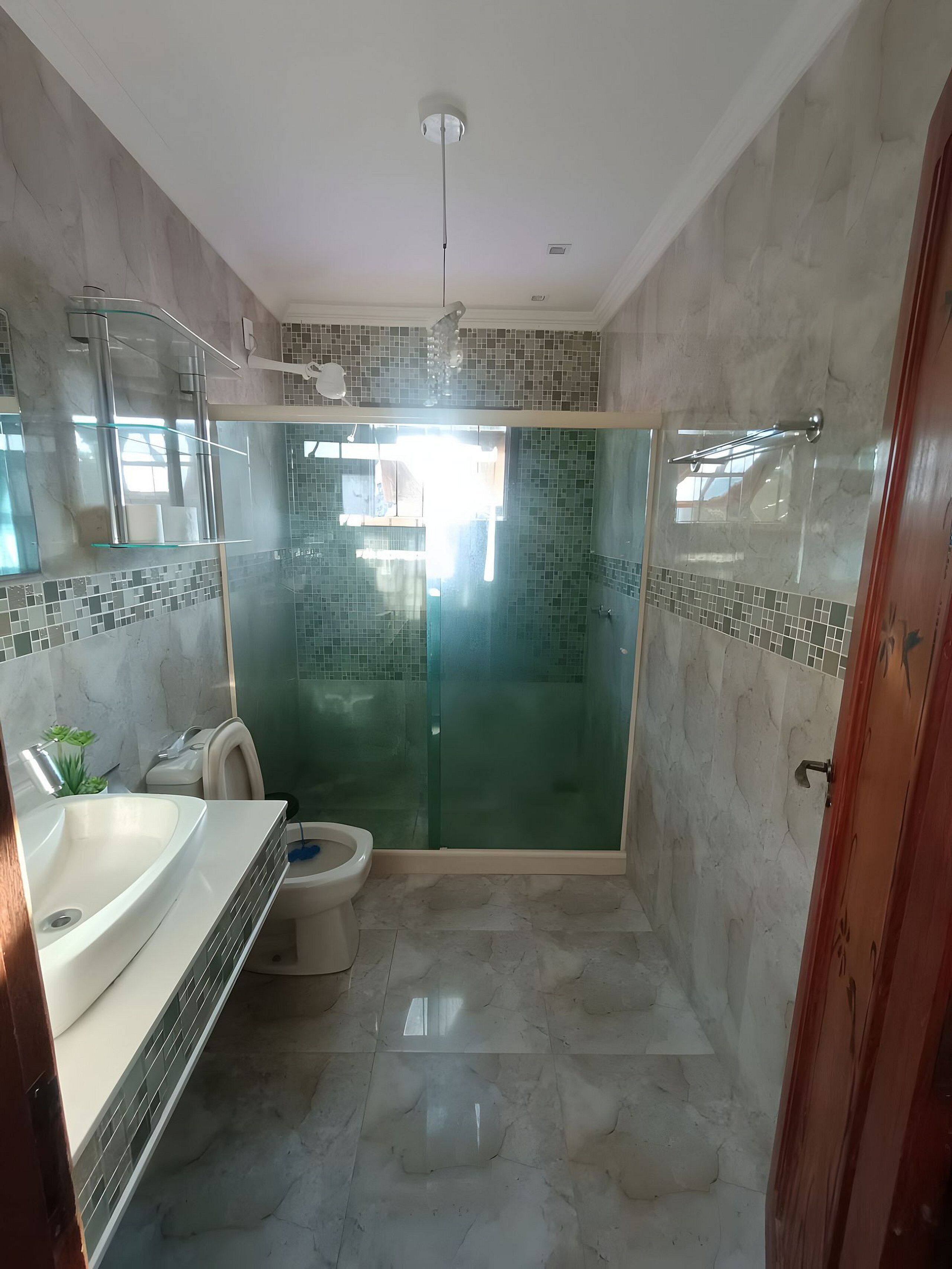 Ducha, cabezal de ducha tipo lluvia, artículos de tocador gratuitos