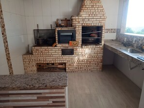 Fridge, microwave, cookware/dishes/utensils, freezer