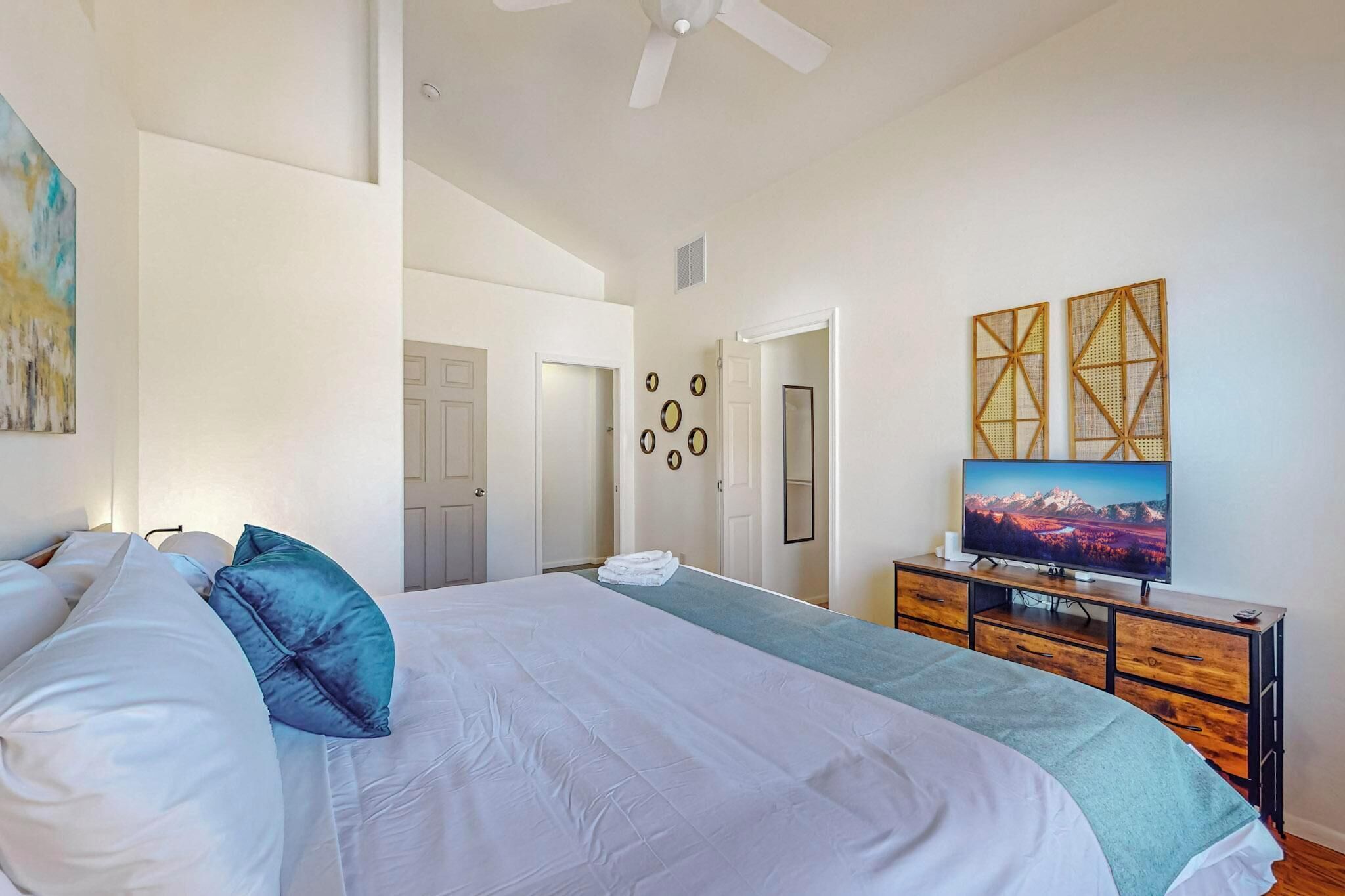 3 bedrooms, desk, iron/ironing board, WiFi