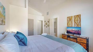 3 sovrum, skrivbord, strykjÀrn/strykbrÀda och wi-fi