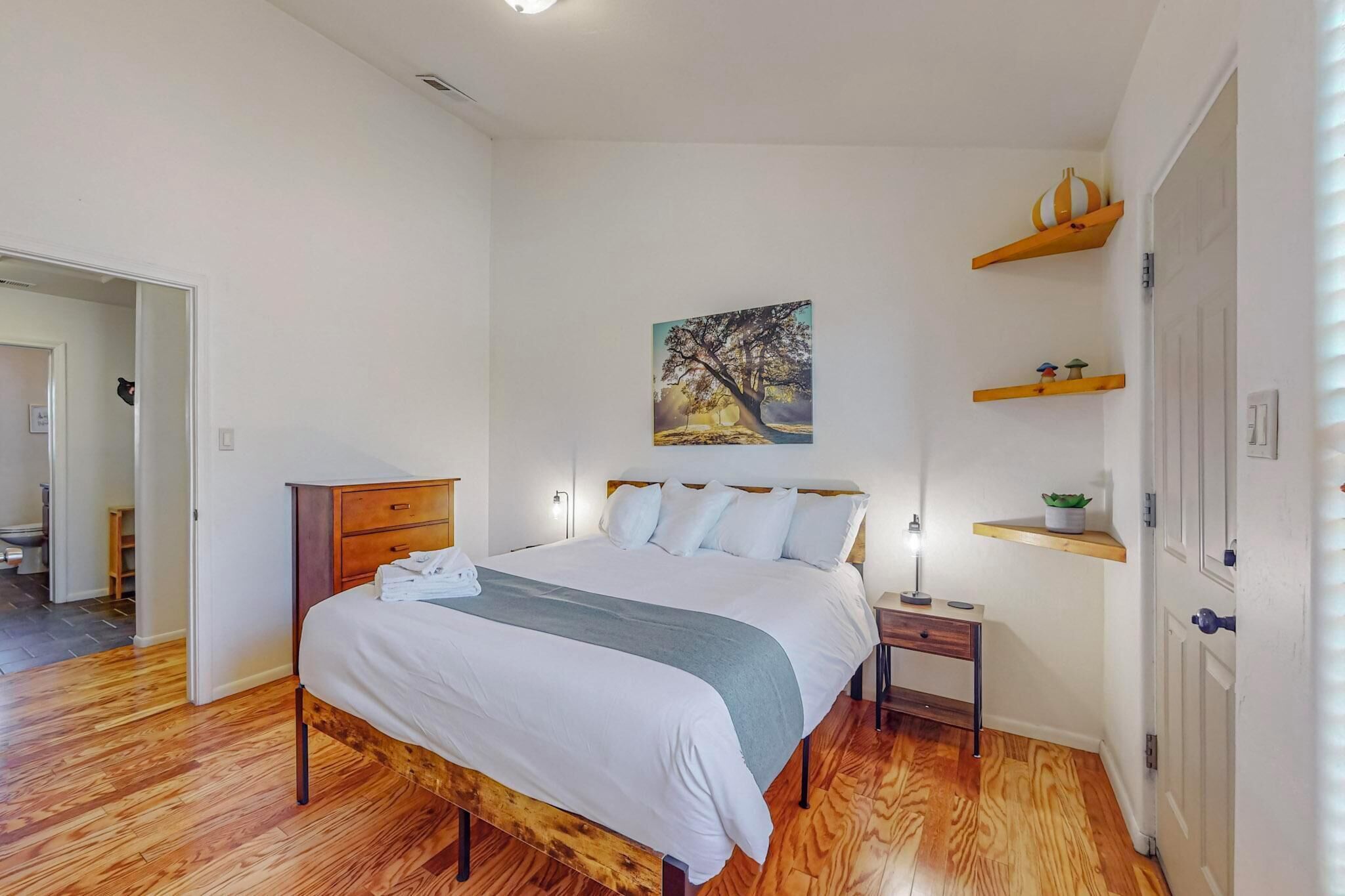 3 bedrooms, desk, iron/ironing board, WiFi