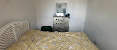 4 habitaciones, tabla de planchar con plancha, wifi y ropa de cama