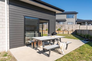 Outdoor dining - Holiday Hub (Taupo)