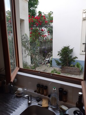 Interior - Studio Meublé Idéalement Situé à Montreuil, Avec Joli Jardin! (Montreuil)