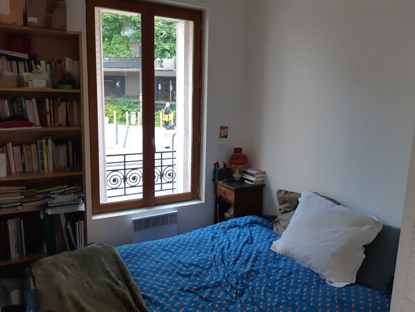 1 bedroom, iron/ironing board, WiFi, bed sheets - Studio Meublé Idéalement Situé à Montreuil, Avec Joli Jardin! (Montreuil)