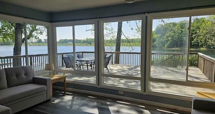 Charming Lakefront Retreat with Sandy Beach – Perfect Getaway