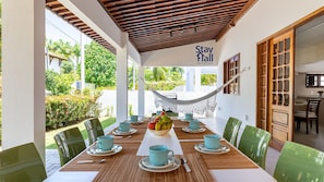 Villa | Outdoor dining - Cassa em Cond beira-mar-4qts-SH088B (Tamandaré)