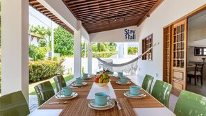 Basic Villa | Outdoor dining