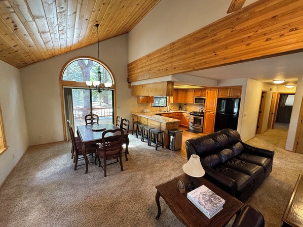 Interior - Tahoe Donner Gem! Fall Booking Now! (Truckee)
