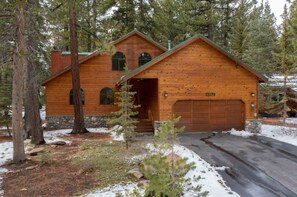 Exterior - Tahoe Donner Gem! Fall Booking Now! (Truckee)