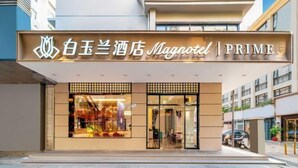 A hotel entrance with a sign reading "White Orchid Hotel | Magnotel | PRIME". - Baiyulan Hotel (Shenzhen Railway Station & Laojie Metro Station Branch) (Shenzhen)