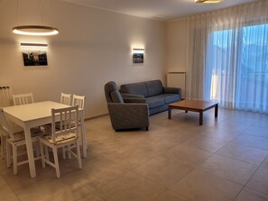 Smart TV, fireplace - Entire villa 2 bed rooms appartment, Como lake view, with privet pool and garden (Menaggio)