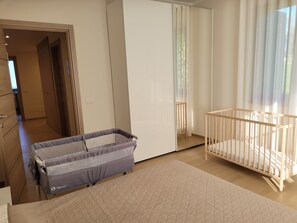 2 bedrooms, iron/ironing board, travel cot, free WiFi