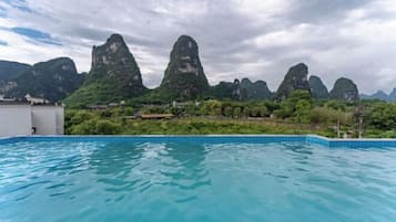 Kolam renang outdoor