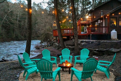 Heaven's Cabin At The Creek