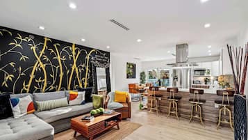 Televisión, oficina