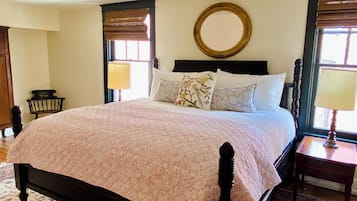 3 bedrooms, desk, WiFi, bed sheets