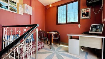 Quầy tiếp tân