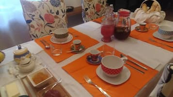 Desayuno completo incluido todos los días