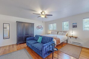 1 bedroom, iron/ironing board, WiFi, bed sheets - Fantastic Studio in N. Valley, Garage, Near I-40 (Albuquerque)